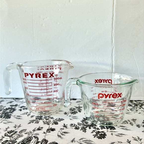 Pyrex Glass Measuring Cups Set - Picture 2 of 14